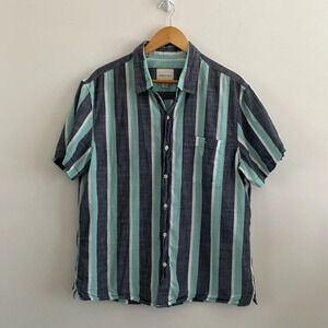 American Eagle Button Down L